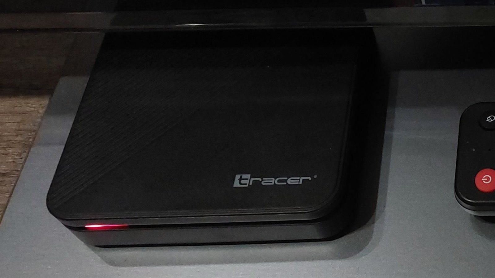 記事が扱ったのと同じ種類の、無名ブランドのAndroid TVボックス。実験に使われた機種そのものではありません