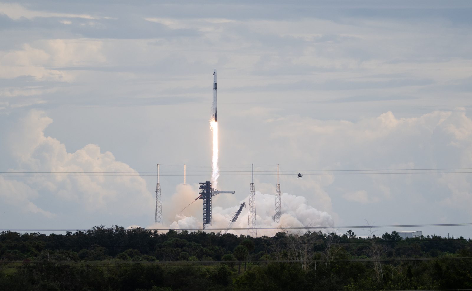 SLC-40から離昇するFalcon 9／Dragon（Crew-13）