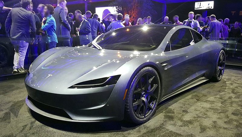 発表イベントで展示されたTesla Roadster（第2世代）の試作車